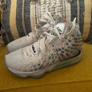 Lebron basketball shoes